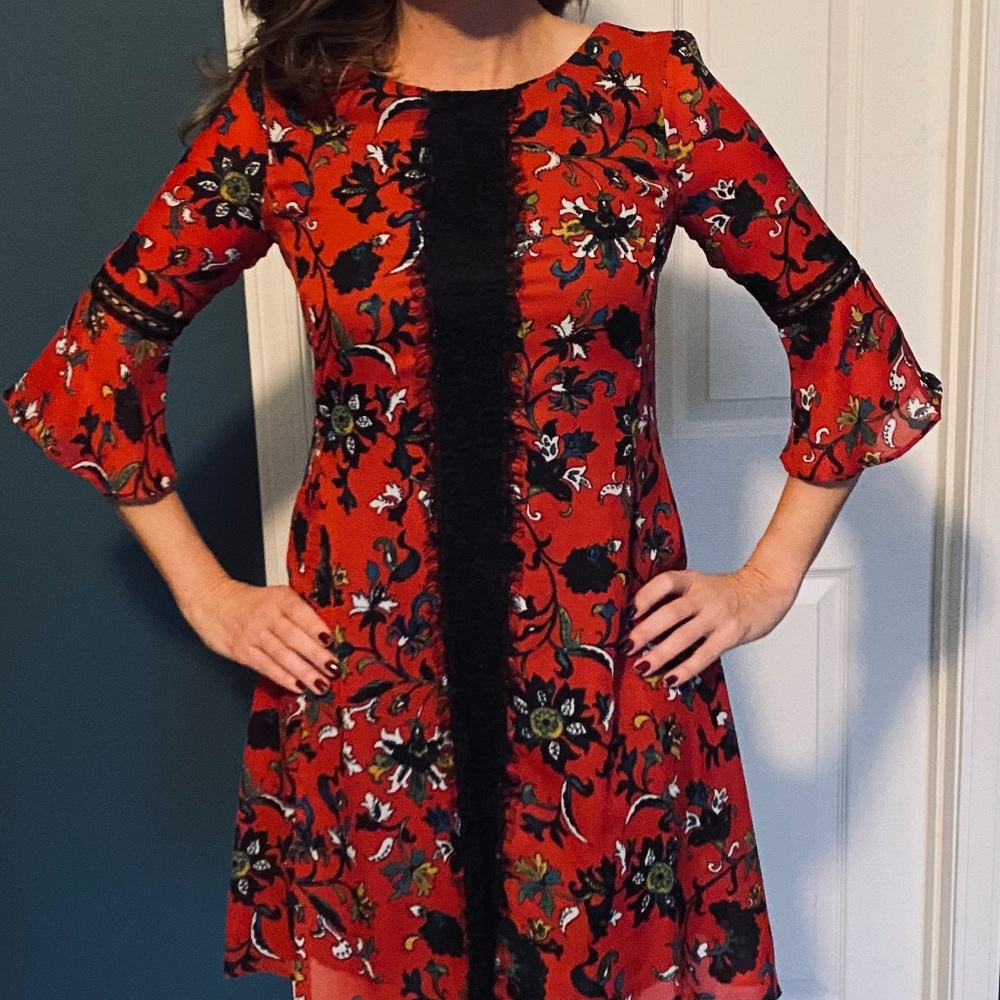 Christin Michaels size 4 red paisley dress with lace inlay